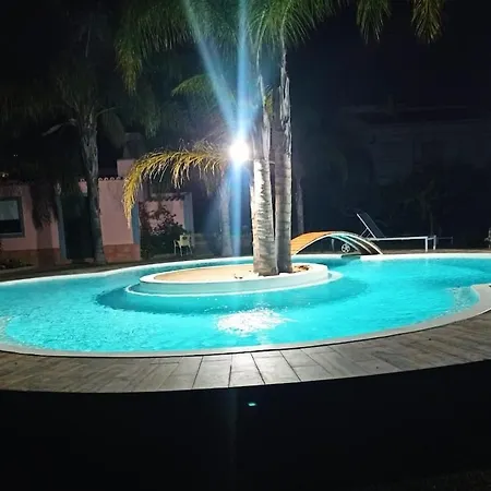 Petalas Nyaraló *